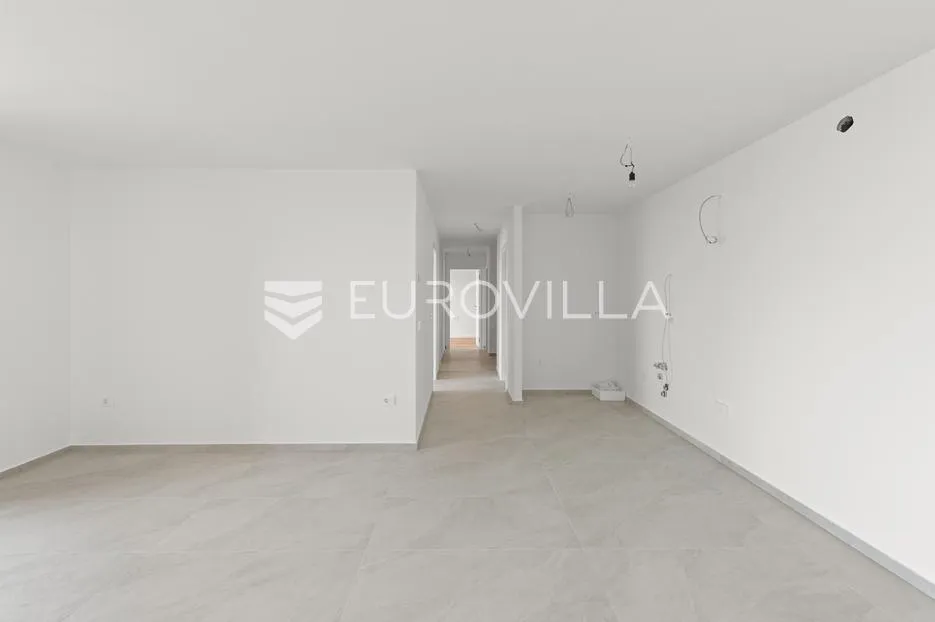 istra, novigrad, stan s 2 spavaće sobe u prizemlju 134 m² 2 parkirna mjesta - slika 3