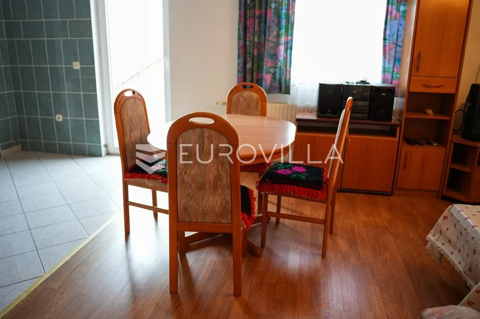 tovarnik, izuzetna prilika, prostrana kuća s tri stana i okućnicom od 1.949 m² - slika 27