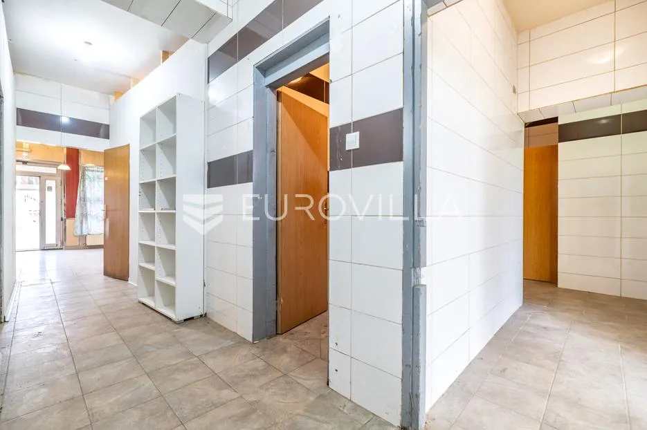 gornji stupnik, ulični lokal površine127 m² s dvorištem - slika 4