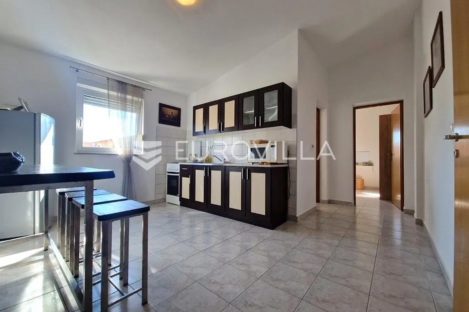 vir, 100m od mora, kuća s 4 apartmana i pogledom na more - slika 37