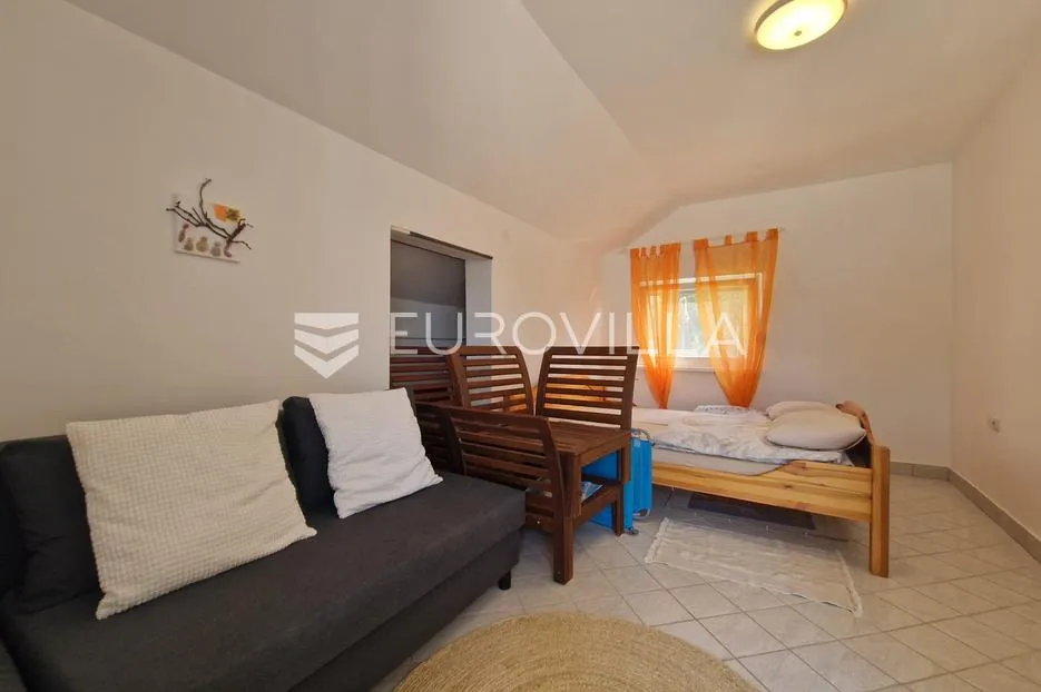 vir, samostojeća katnica s dva apartmana - slika 43