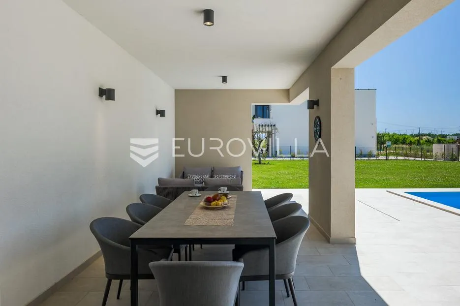 istra, brtonigla, moderna vila s bazenom i jacuzzijem - slika 15