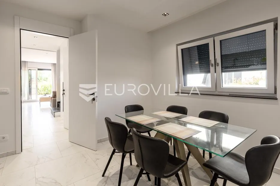 istra, poreč, najam kuće 116 m² s jacuzzijem i vrtom na super lokaciji s pogledom na more - slika 9