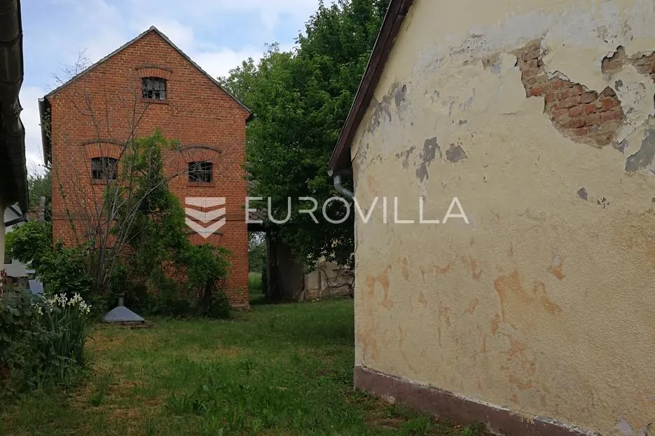 suhopolje, prekrasan kompleks sa dvije starinske kuće i vrtom u blizini dvorca janković - slika 3
