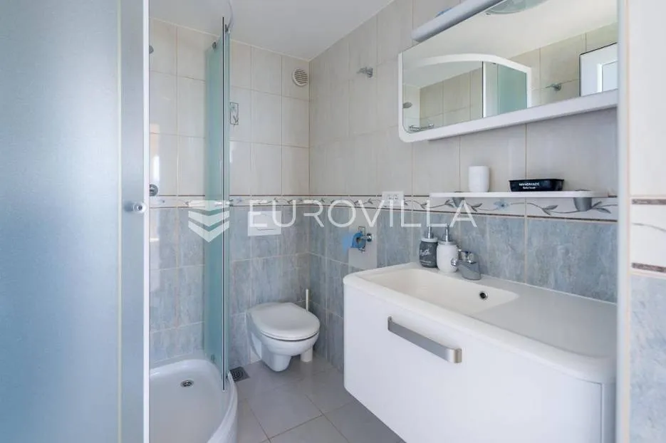 brač, prekrasna vila na jedinstvenoj lokaciji - slika 21