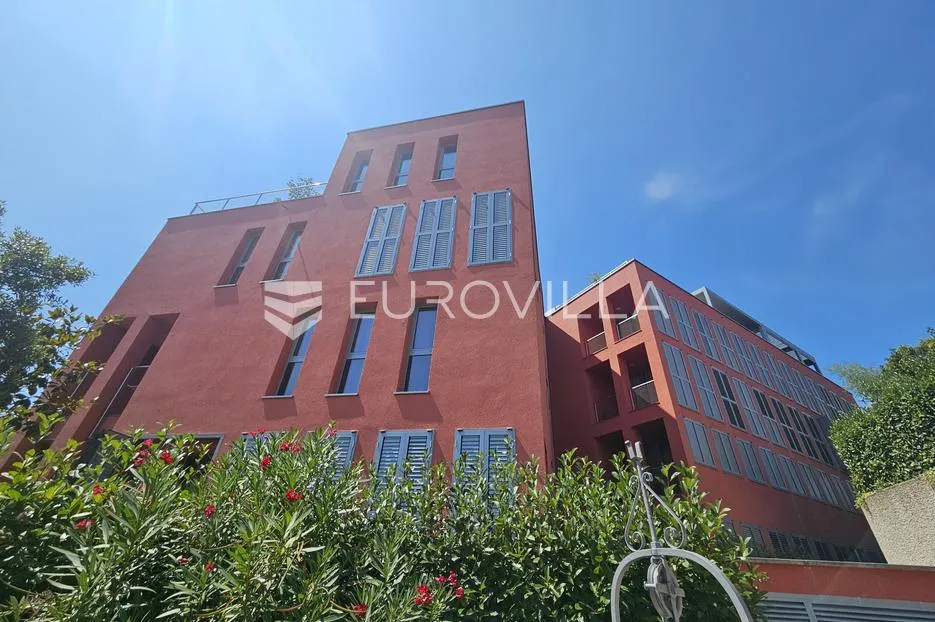 Opatija, Centar, eksluzivan dvosoban stan NKP 75.52 m2 s vrtom - Volosko