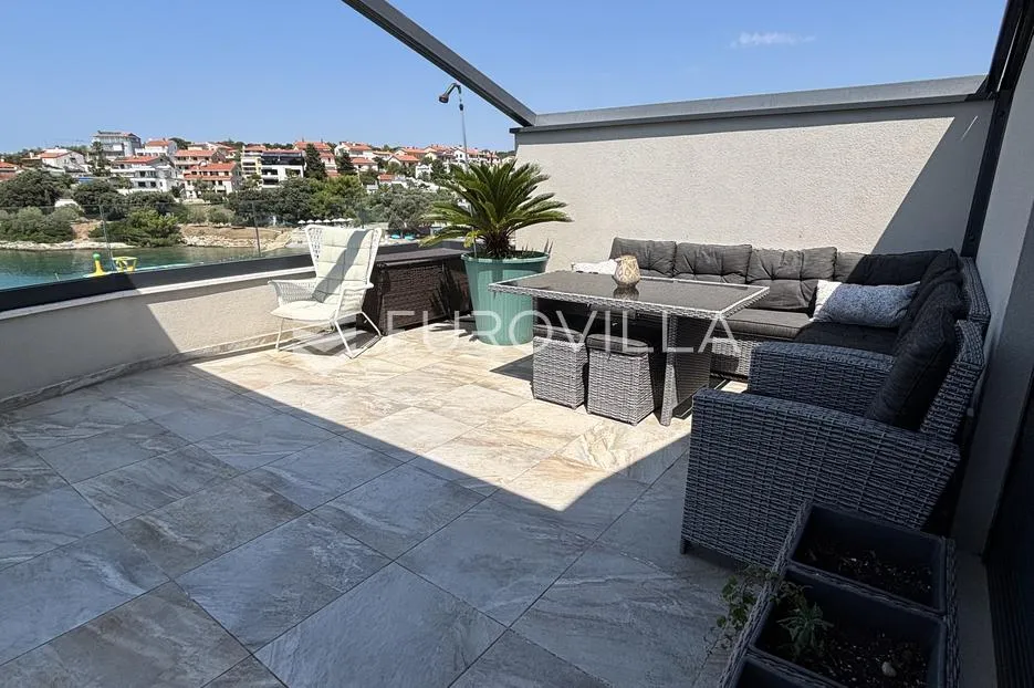 medulin, pješčana uvala, ekskluzivan penthouse prvi red do mora - slika 9