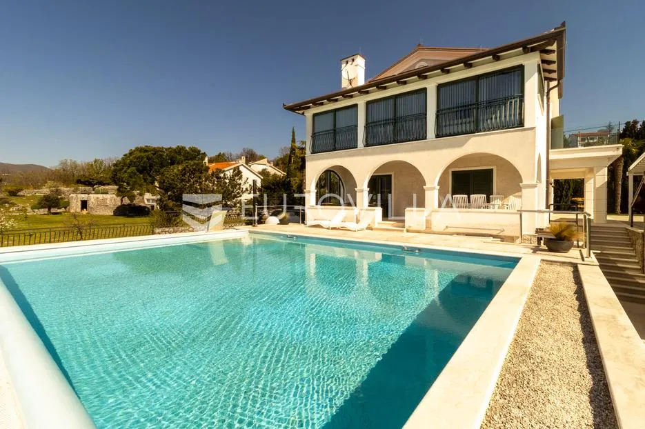 Kastav, luksuzna vila s bazenom i panoramskim pogledom na Kvarnerski zaljev - Rubeši