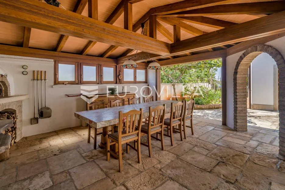 istra, umag - unikatna villa nkp 400 m2 na svega 30 m od mora - slika 20