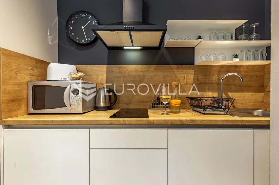 rijeka, centar, novouređen luksuzan stan nkp 98 m2 s tri apartmana - slika 23