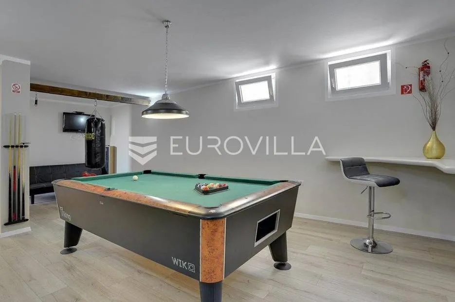 moderna villa s bazenom i teretanom na prestižnoj lokaciji u medulinu - slika 13