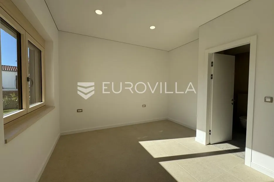 istra, majkusi, moderna prizemnica 160 m² s grijanim bazenom i uređenom okućnicom - slika 6