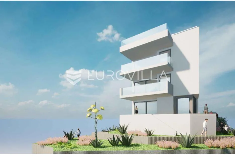 trogir, okrug, trosoban stan na prvom katu neto korisne površine 120 m2 - slika 3