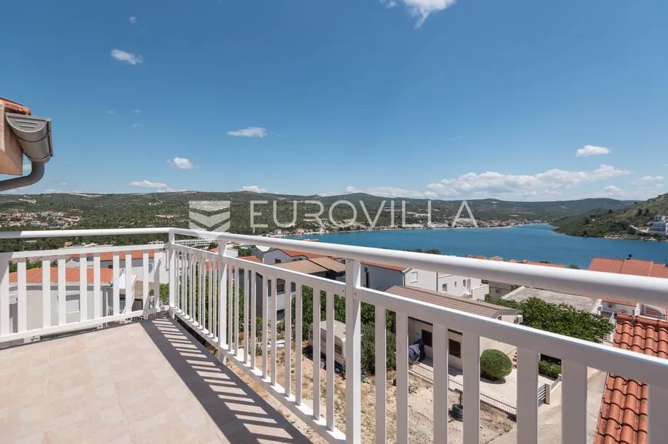 rogoznica, apartmanska kuća sa sedam stambenih jedinica, pogledom na more i rogoznicu - slika 13