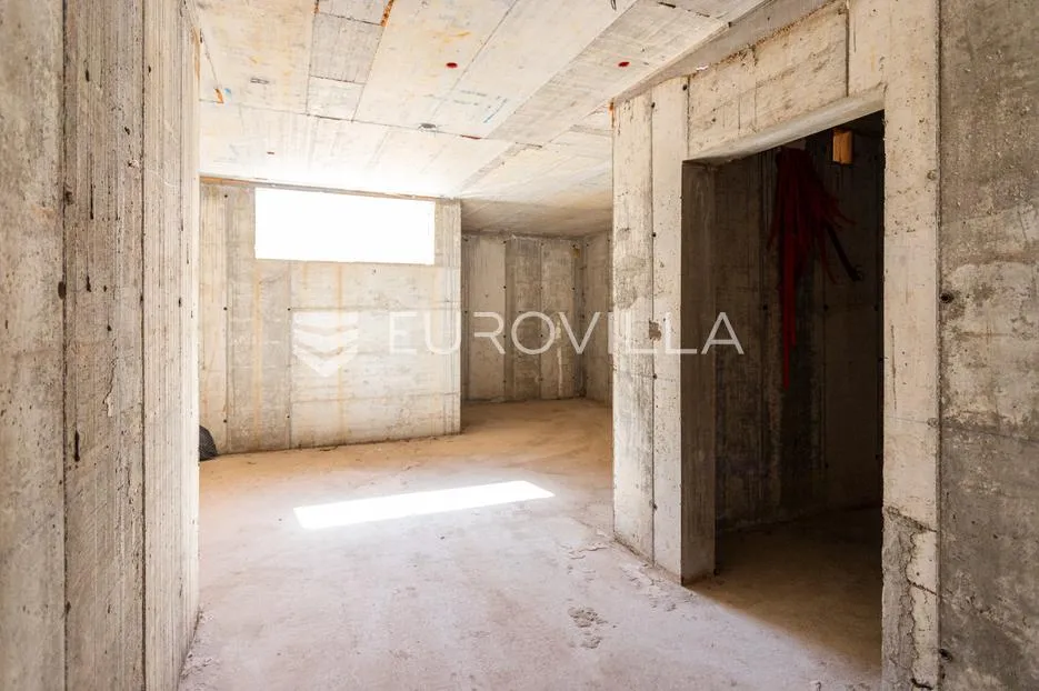 vodice, prekrasna i prostrana vila s bazenom, 730,25 m² - slika 39