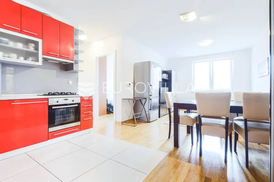 zagreb, centar, prekrasan dvosoban stan 44 m² - slika 2