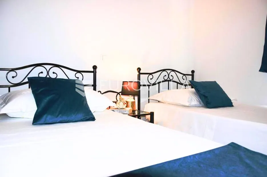 seget donji, dvije kuće za odmor u centru mjesta - slika 4