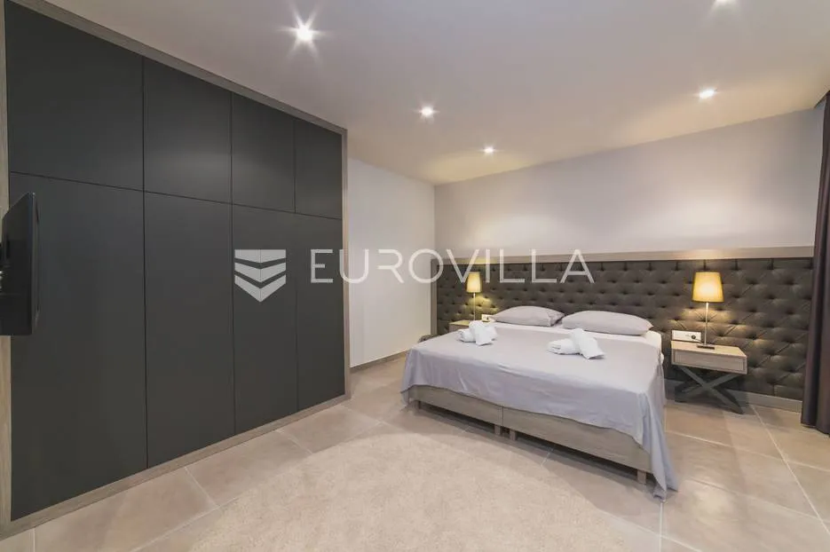 trogir, luksuzna vila s bazenom, nkp 368 m2 - slika 49