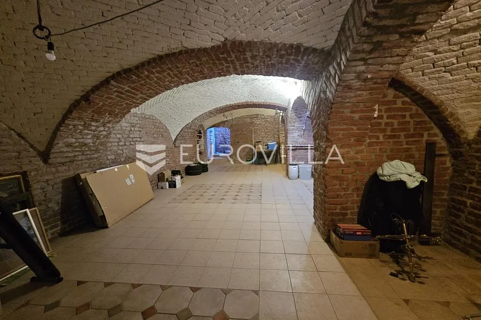 osijek, donji grad, adaptirana kuća s velikim potencijalom, 700 m², plac 947 m² - slika 27