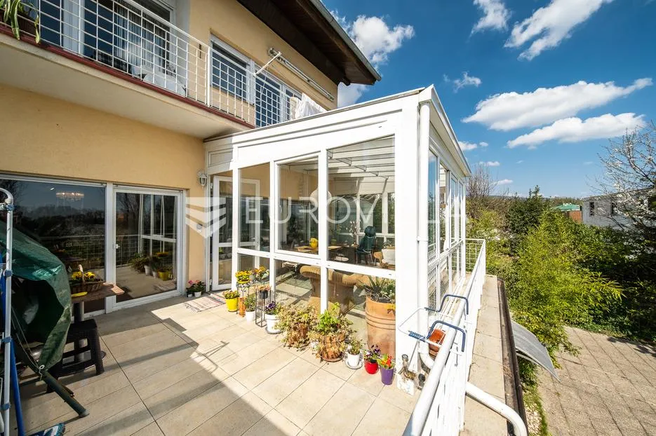 zagreb, pantovčak, prostrana obiteljska kuća 400 m² na parceli 735 m², prekrasan pogled - slika 9