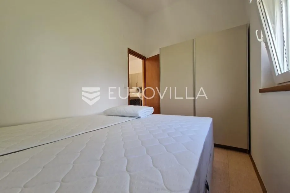 vir, kuća s dva apartmana, 6 spavaćih soba i velikim privatnim dvorištem - slika 29