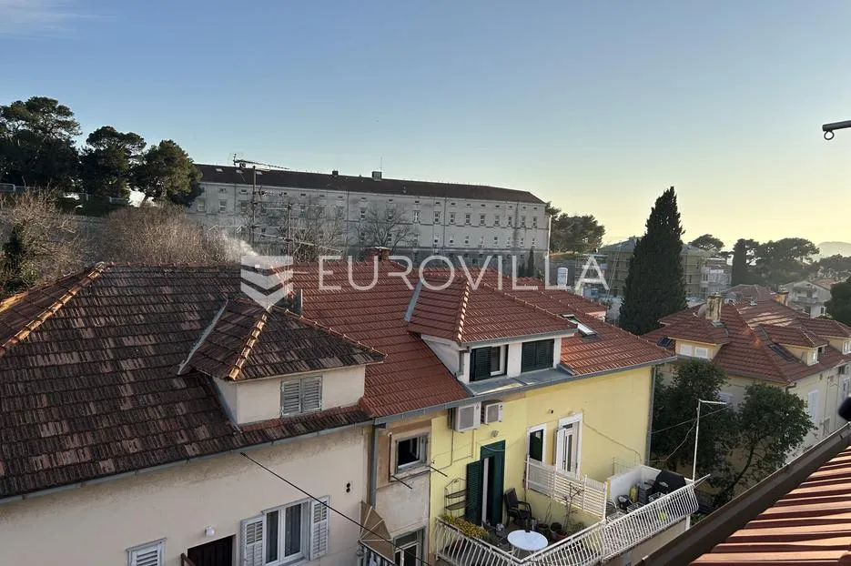 split, gripe, trosoban stan 60 m², iznimna lokacija, potencijal za renovaciju - slika 10