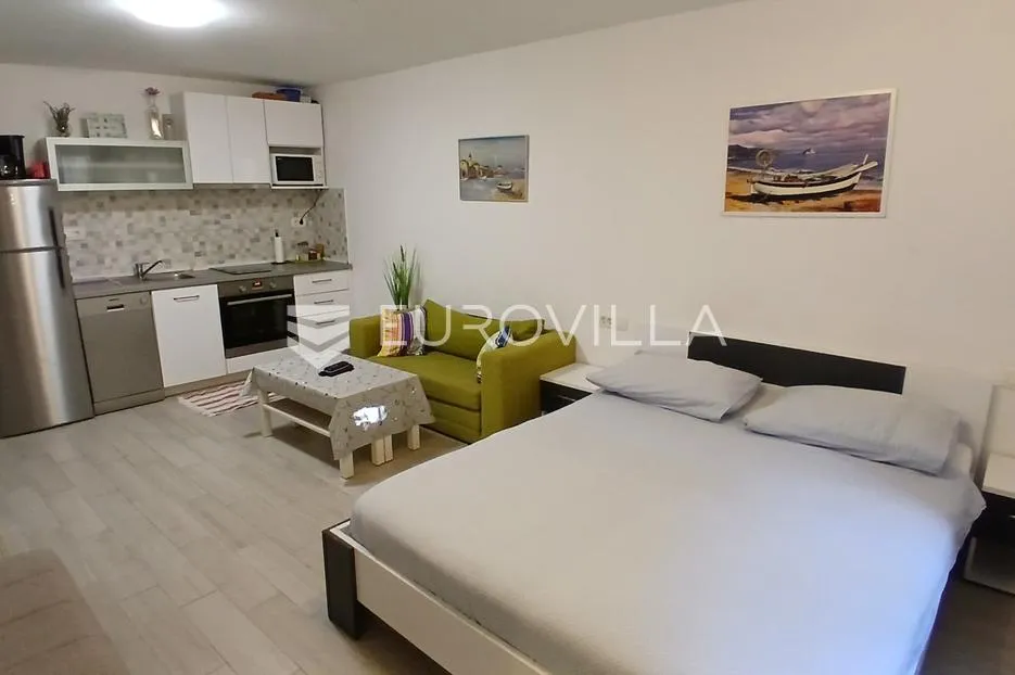 split, bol, dva namještena studio apartmana u centru grada - slika 5