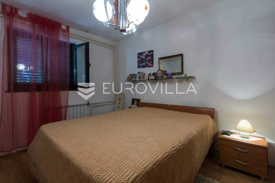 pula, veli vrh, vila s 4 odvojena apartmana, bazenom i velikom okućnicom - slika 18