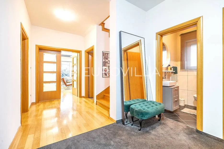 zagreb, remete, prekrasna obiteljska kuća 400 m² - slika 9