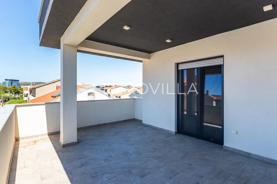 vodice, prostran penthouse s krovnom terasom, 168,79 m² - slika 12
