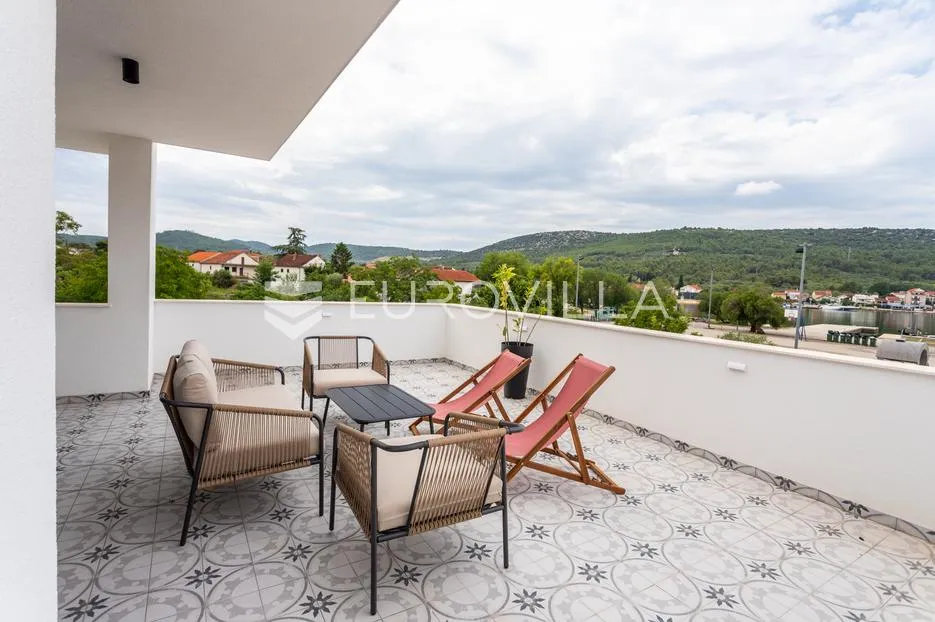 šibenik, luksuzno uređena vila s bazenom - slika 31