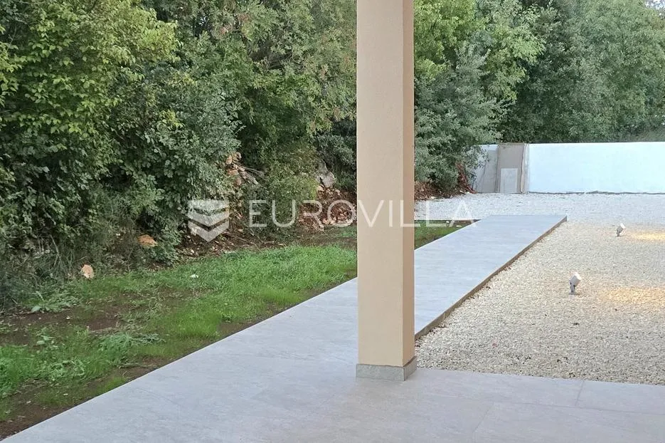 istra, svetvinčenat, moderna vila s bazenom i pogledom na prirodu - slika 25