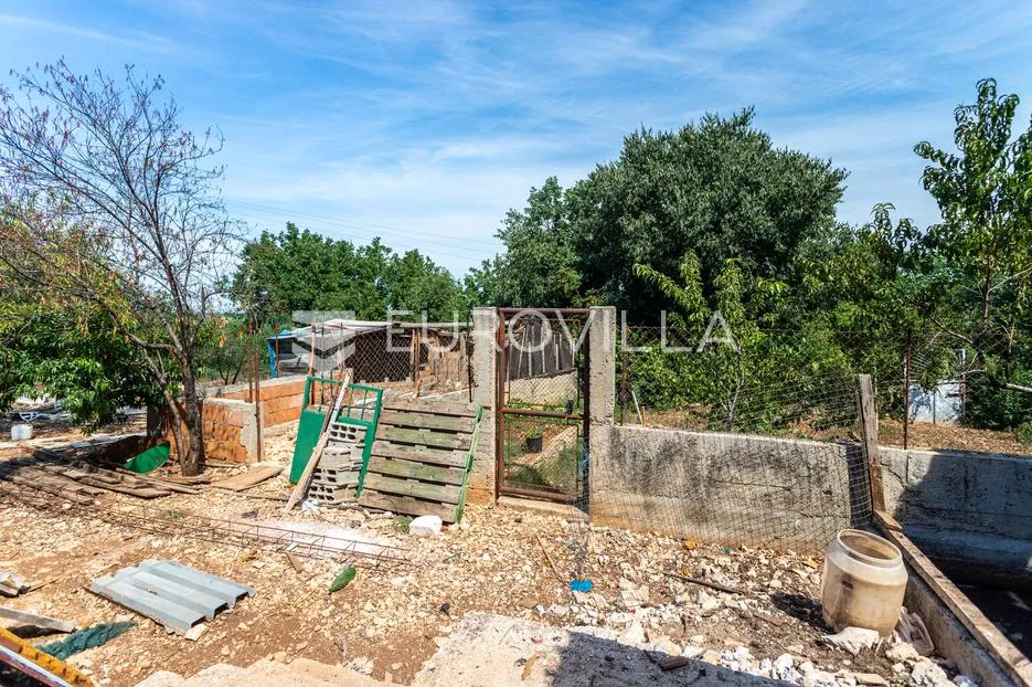šibenik, radonić, seosko imanje s kućom i gospodarskim objektima - slika 17
