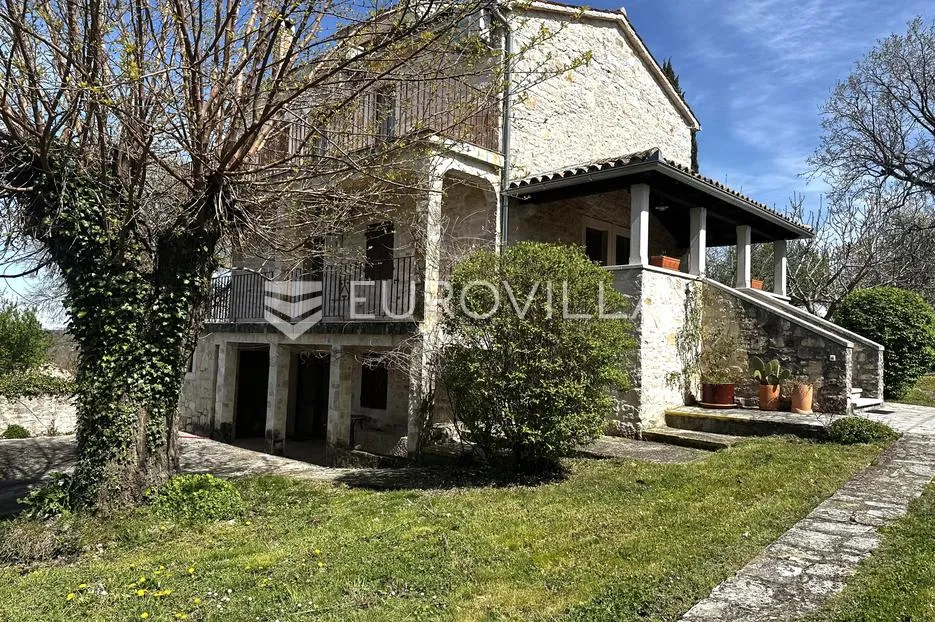 istra, višnjan, kamena vila s bazenom i očaravajućim pogledom na more - slika 17