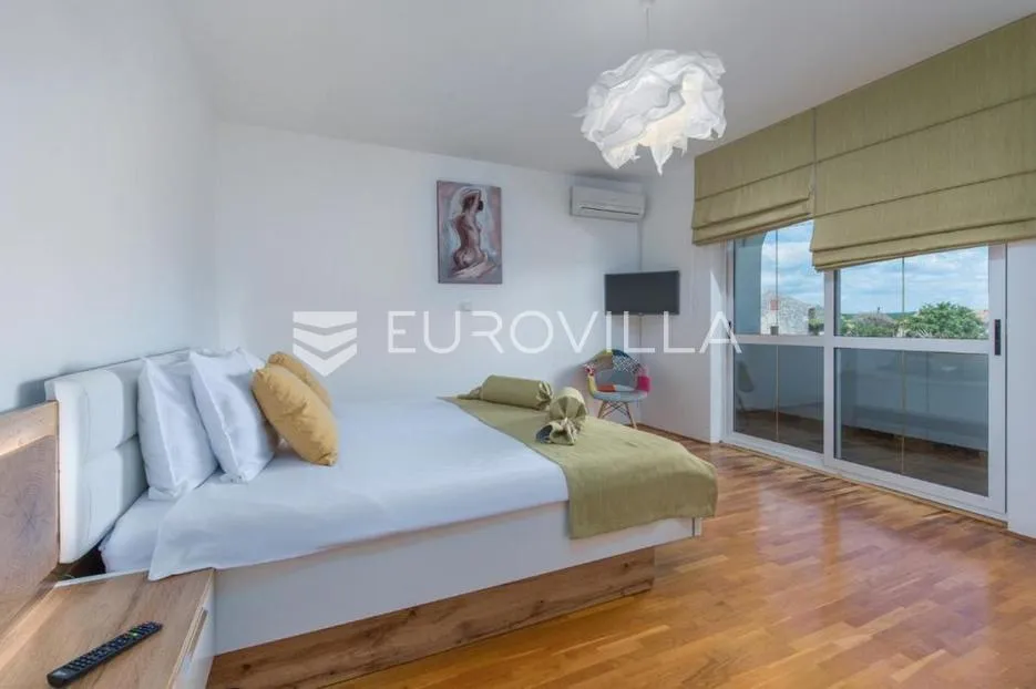 istra, okolica sv. lovreča, kuća s 6 spavaćih soba 380m2 s bazenom, teretanom i saunom - slika 7