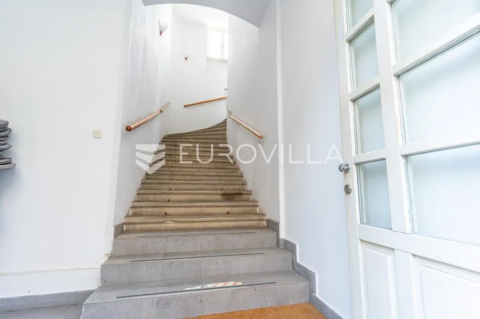 požega, trg sv.trojstva, namješteni poslovni uredi 110 m² - slika 8