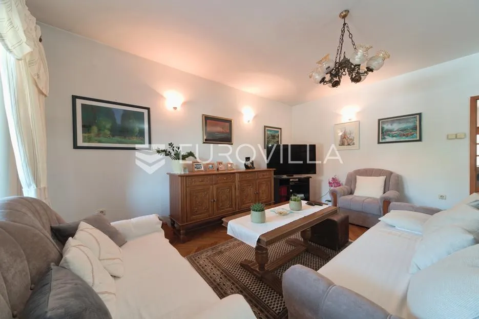 osijek, donji grad, prostrana kuća s dvorištem površine 403 m² - slika 23