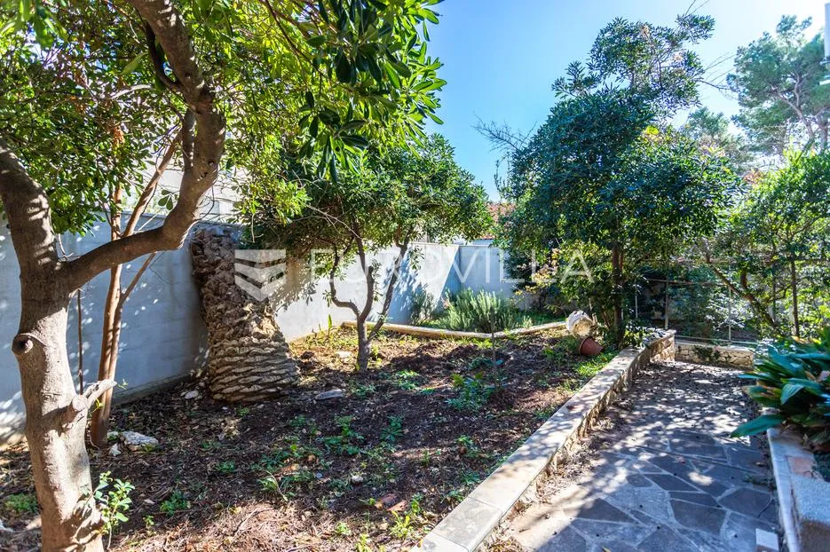 brač, sumartin, prekrasna kuća, prvi red do mora površine 95m2, na zemljištu površine 1388 m2 - slika 15