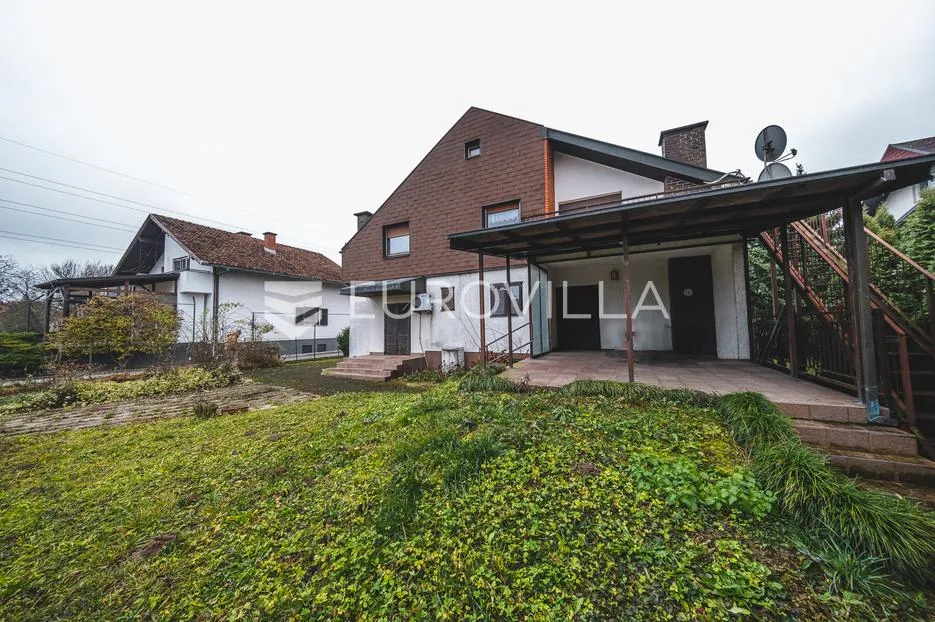 zagreb, lučko, obiteljska kuća s dva stana na parceli površine 1848 m² - slika 24