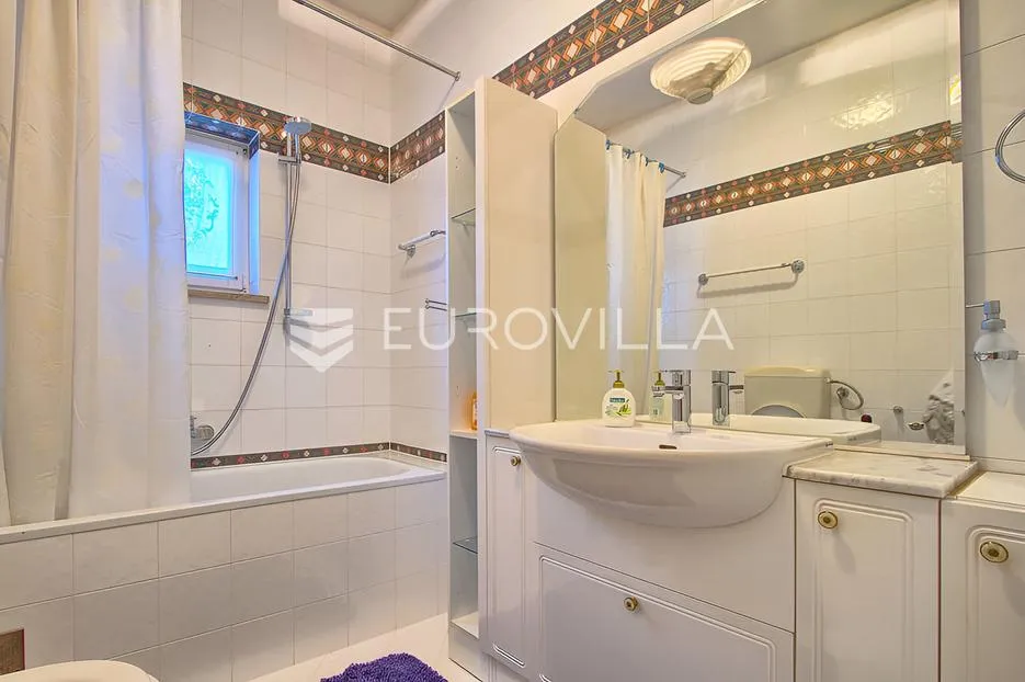 poreč, ekskluzivna vila s 430 m2, atraktivna lokacija - slika 39