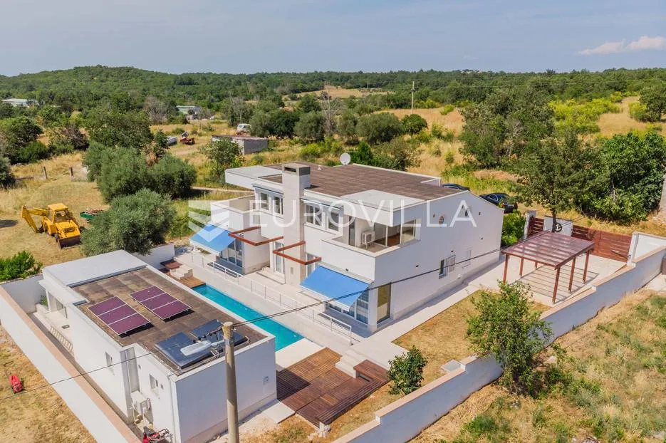 istra, poreč, unikatna dizajnerska vila s dodatnim apartmanom, wellnessom i grijanim bazenom - slika 4
