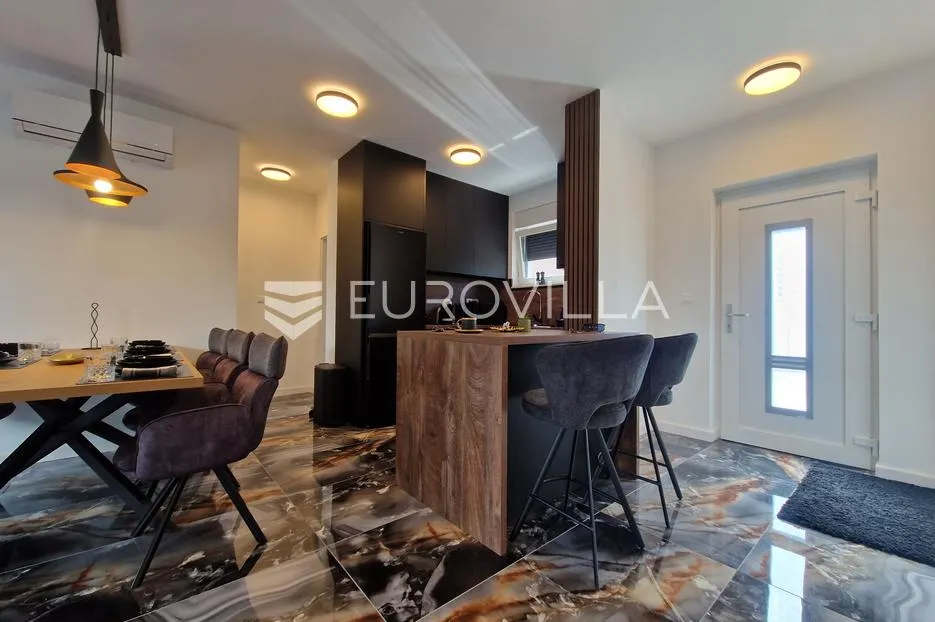 vir, moderan apartman s dvije spavaće sobe, terasom, vrtom i 2 parkirna mjesta, centar - slika 11