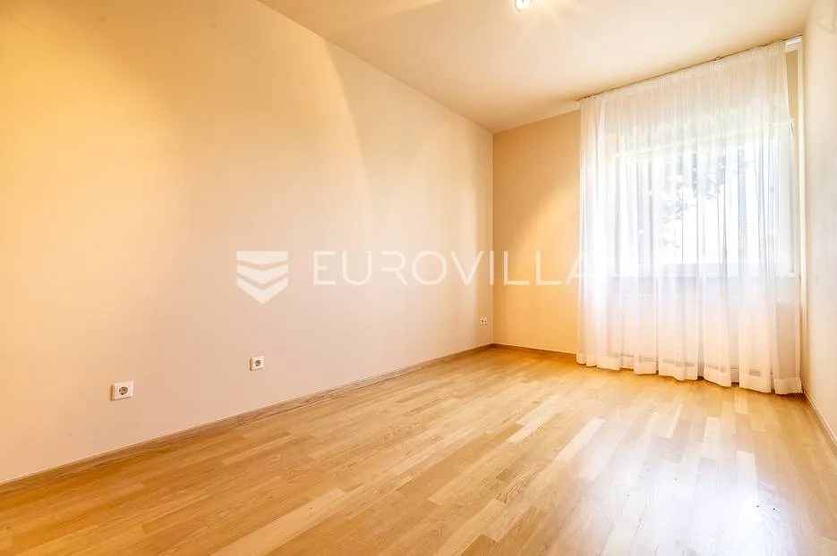zagreb, pantovčak luksuzan četverosoban stan 230 m² s vrtom i parkingom - slika 7