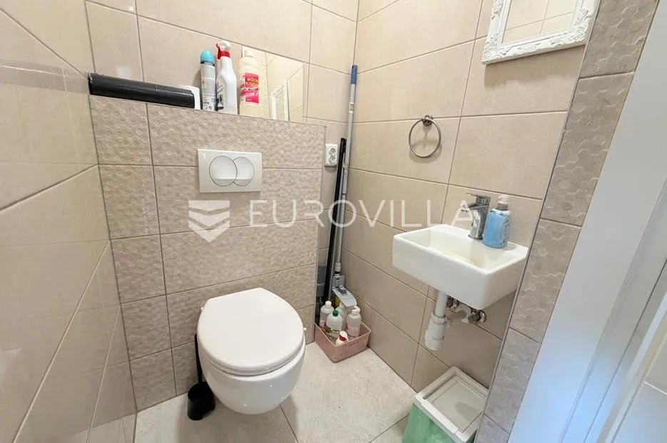 novi vinodolski, kuća trosobni stan od 85 m² s terasom, 250 m od mora - slika 7