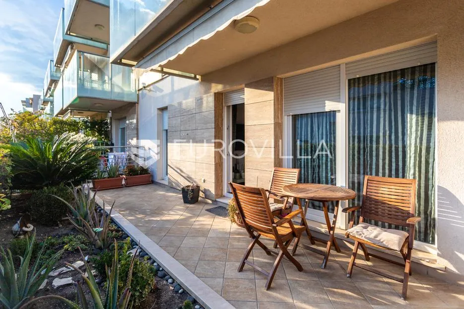 split, pazdigrad, prostran dvosoban stan 142 m² s garažom i uređenim dvorištem - slika 12