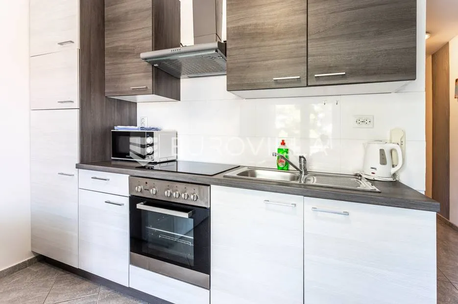 čiovo, okrug donji, apartmanska vila s bazenom - slika 29