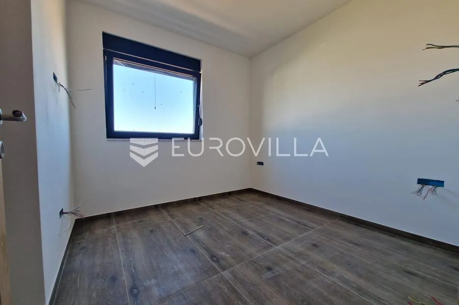 vir, trosoban apartman u blizini plaže, 1. kat - slika 10