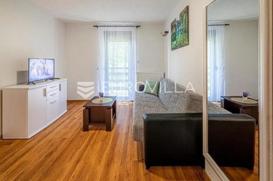 plitvička jezera, rudanovac, kuća 350 m², novouređena s 10 apartmana - slika 5