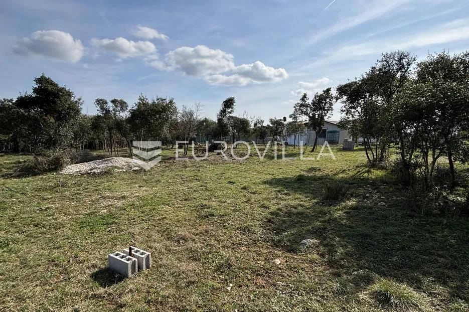 ližnjan, valtura, zemljište okruženo prirodom - slika 2