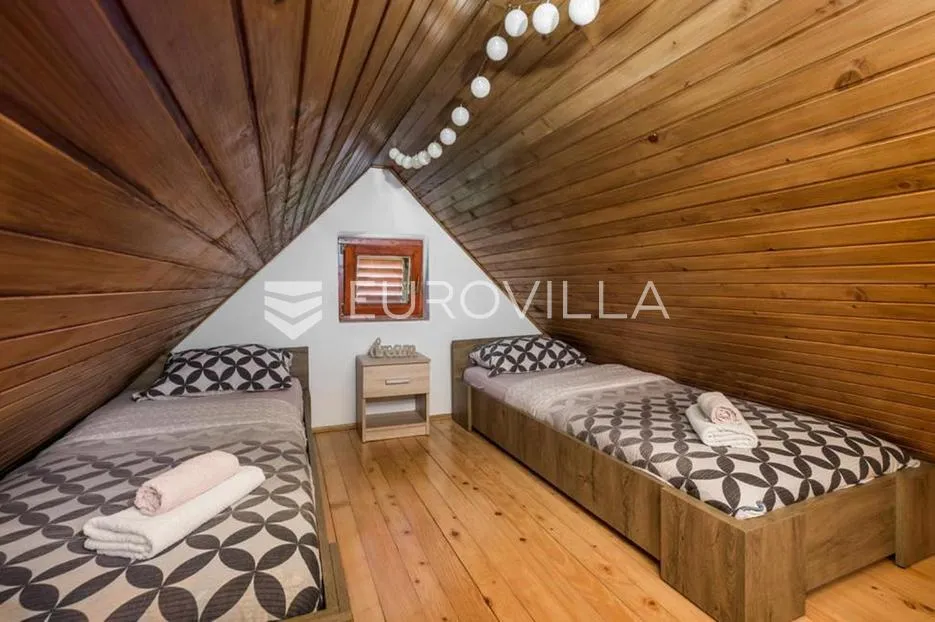 gorski kotar, stari laz, uređena goranska kuća s 7.021 m² - slika 10